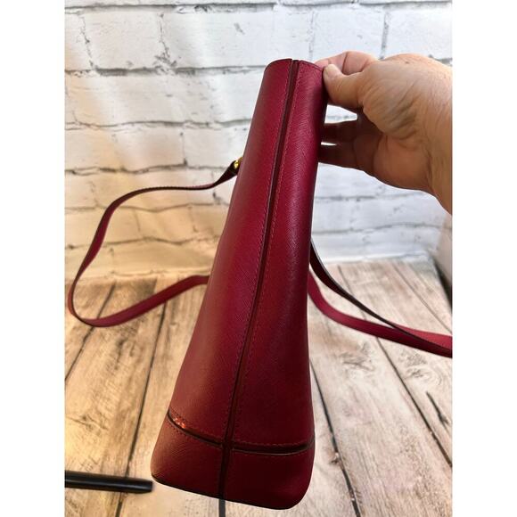 MICHAEL KORS Women’s Frame Out Jet Set Large Tote / Cherry Red - Picture 7 of 15